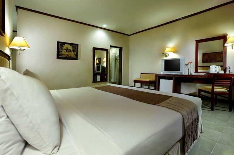 Hotel Santika Семаранг Екстериор снимка